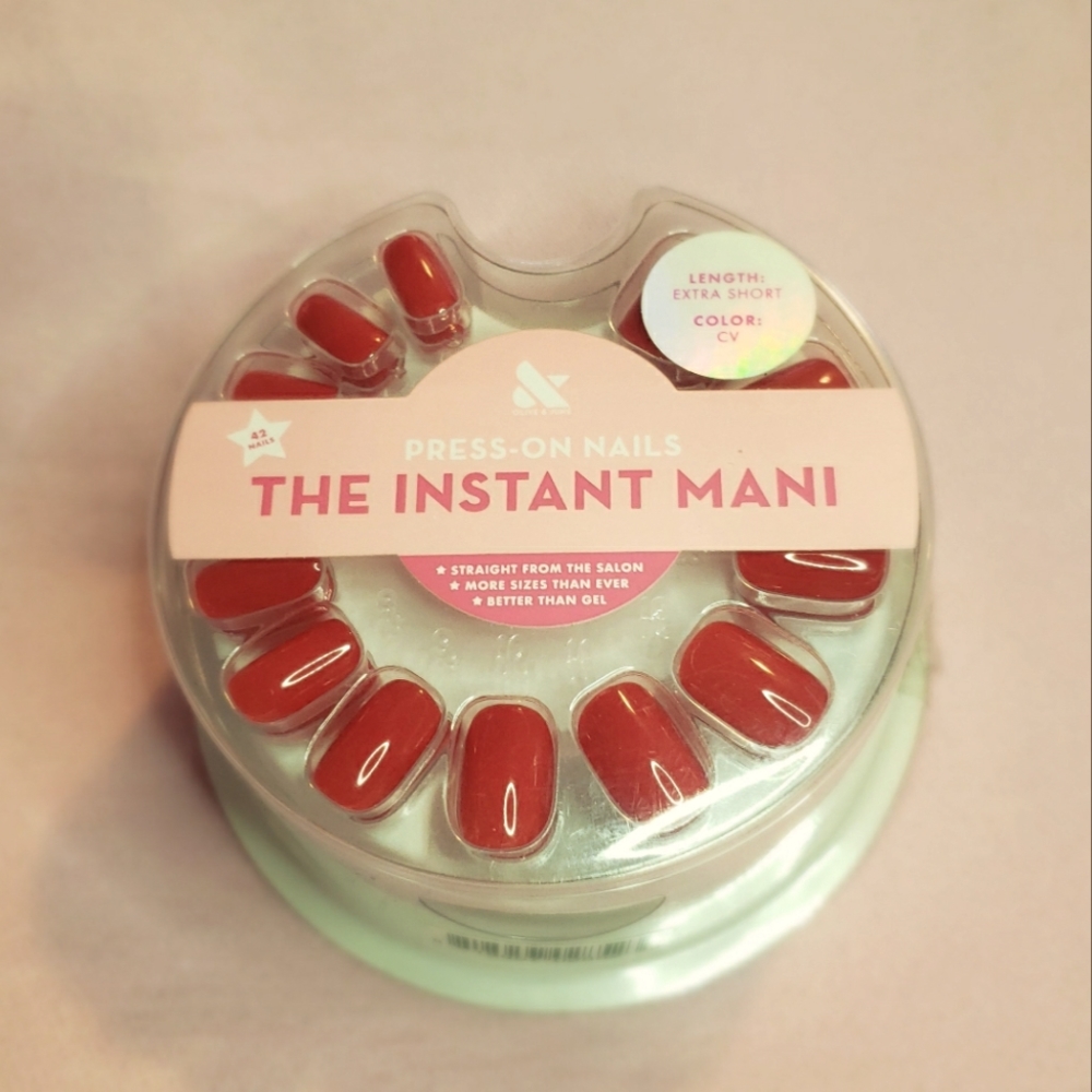 PRESS-ON NAILS